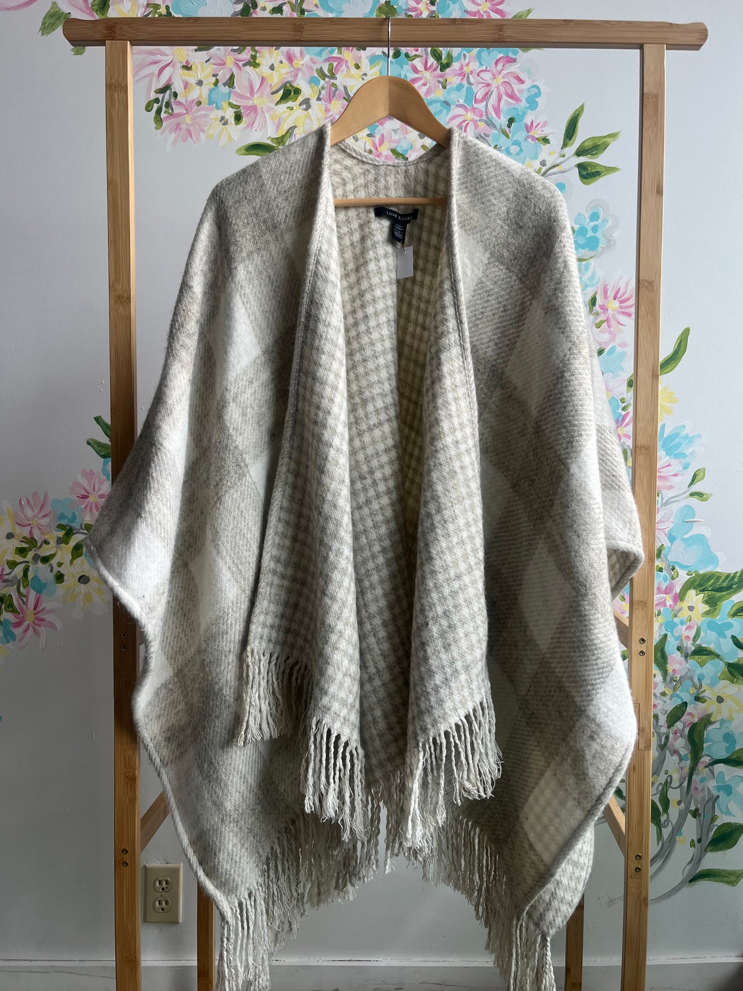 Love + Lore poncho/shawl ONE SIZE