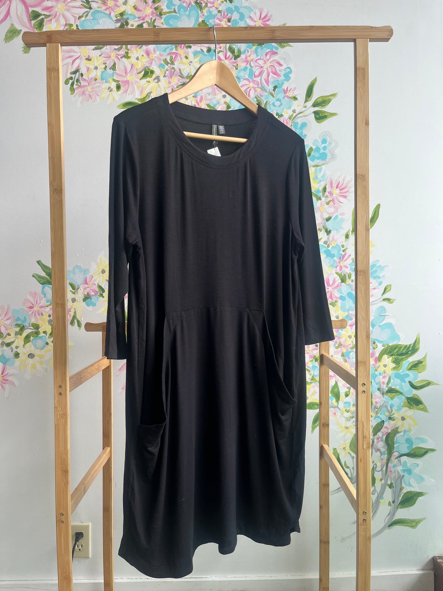 Shannon Passero front pocket black dress SIZE large