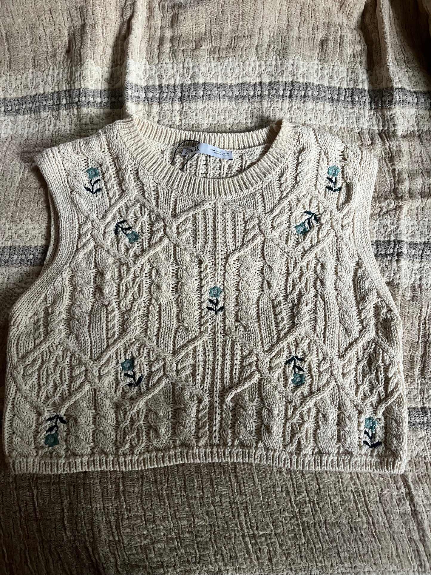 Zara knit floral vest SOZE medium