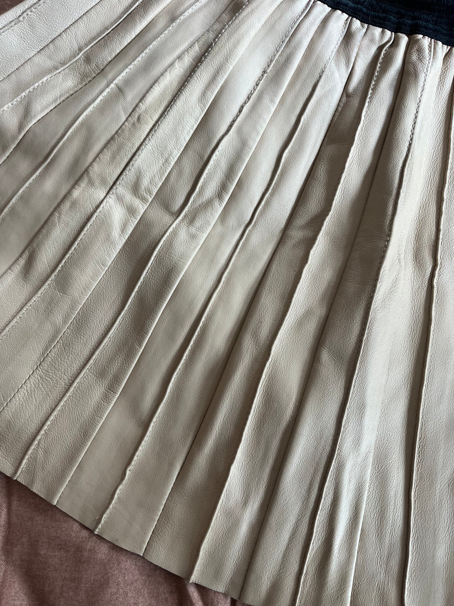 100% leather skirt NO SIZE fits small/medium with stretchy waist