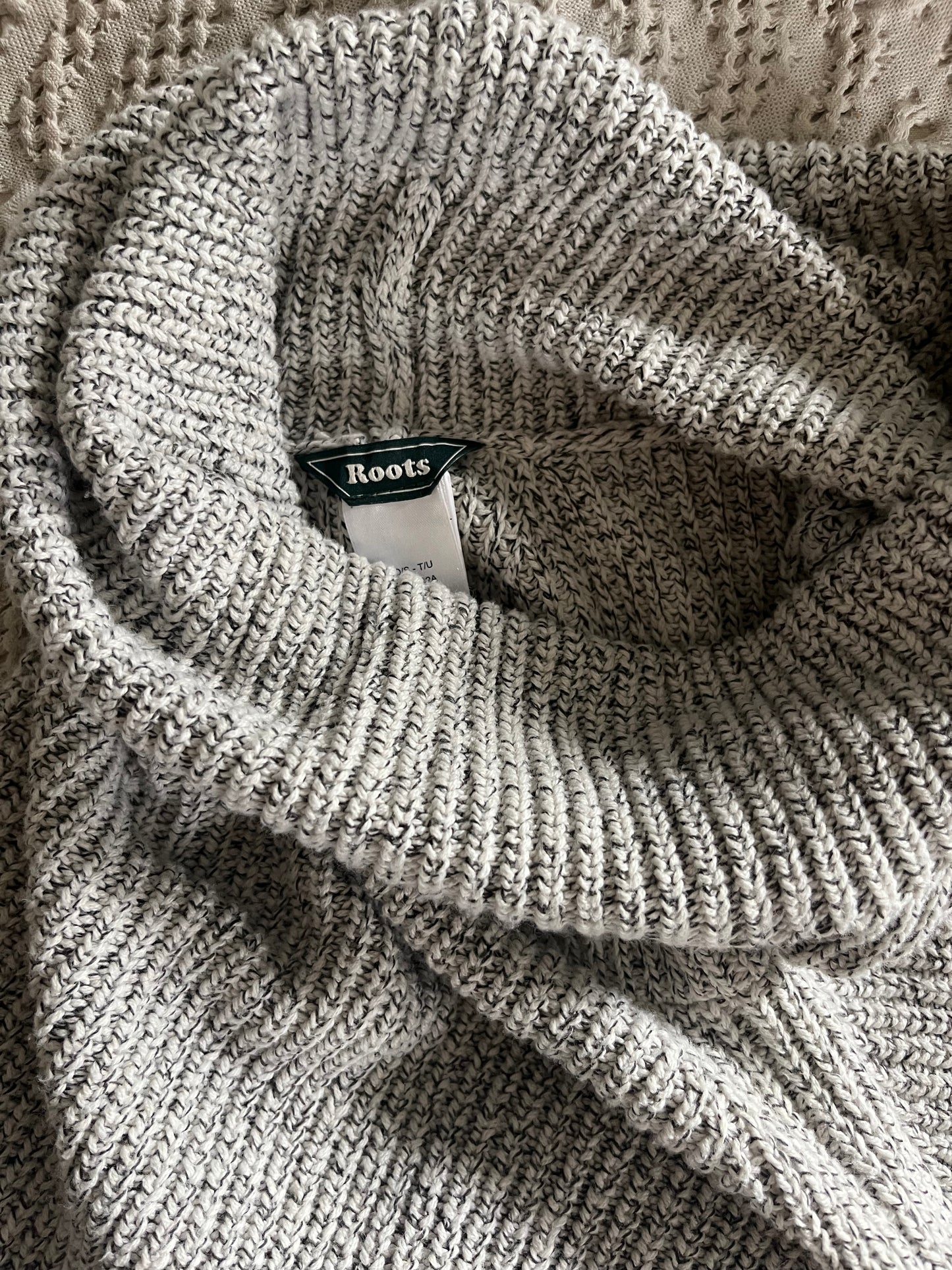ROOTS Heather grey knit poncho ONE SIZE
