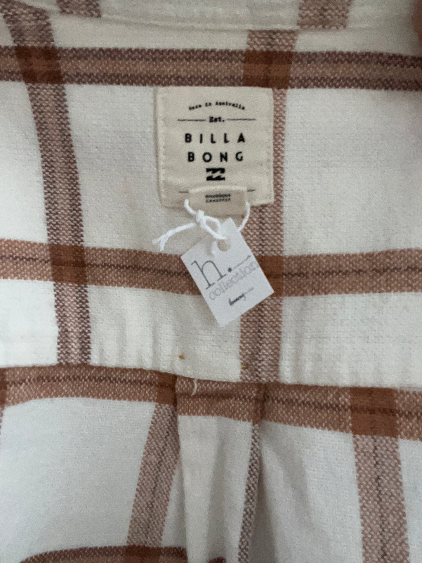 Billabong plaid button up SIZE small 100% cotton