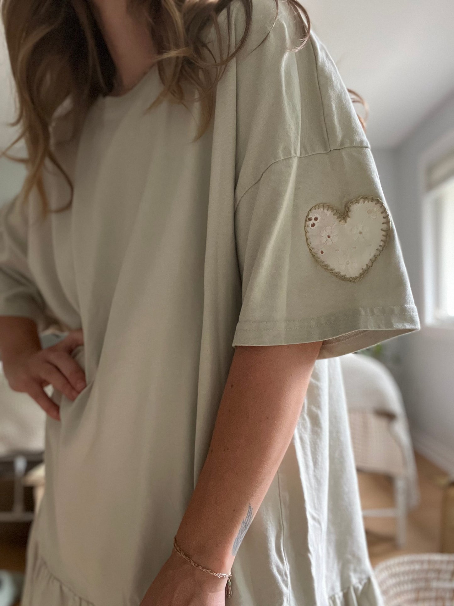 Hand-sewn eyelit Heart sleeve tee-shirt dress SIZE XL in sage green