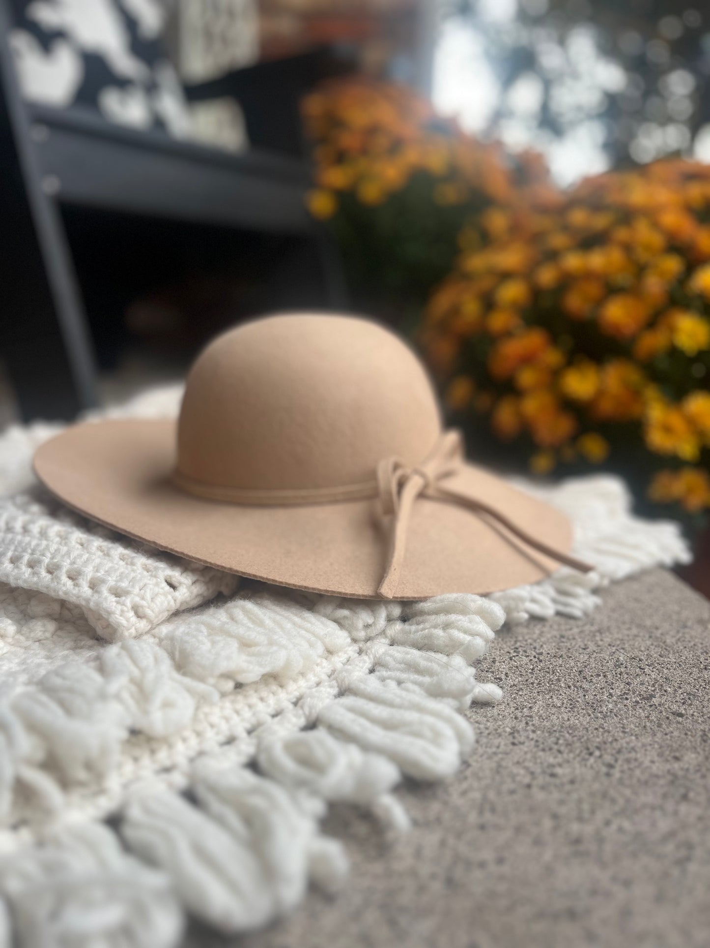 100% wool hat with bow