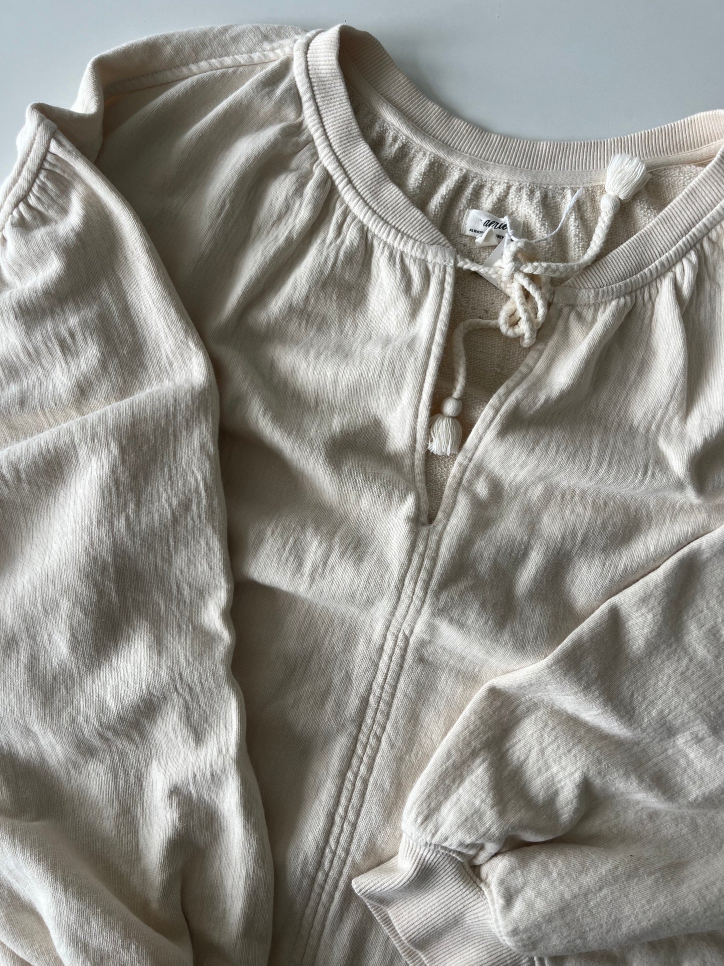 Aerie heart sweater SIZE medium