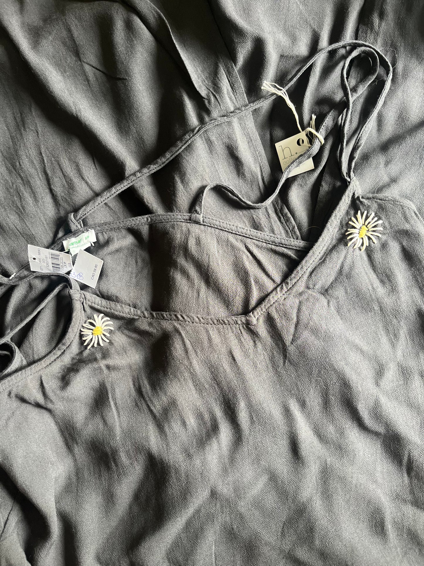 NWT Aerie dress with hand embroidered daisies SIZE small