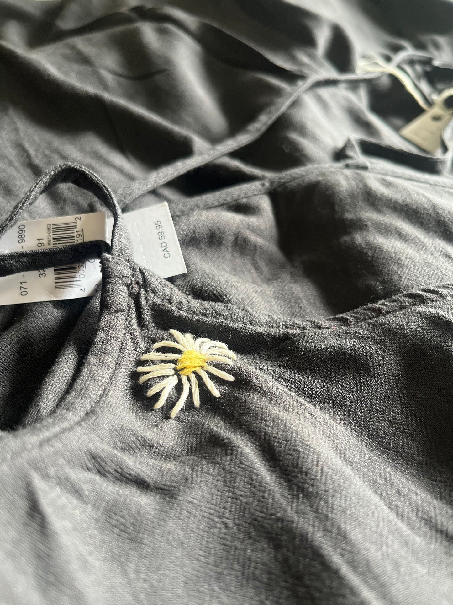 NWT Aerie dress with hand embroidered daisies SIZE small