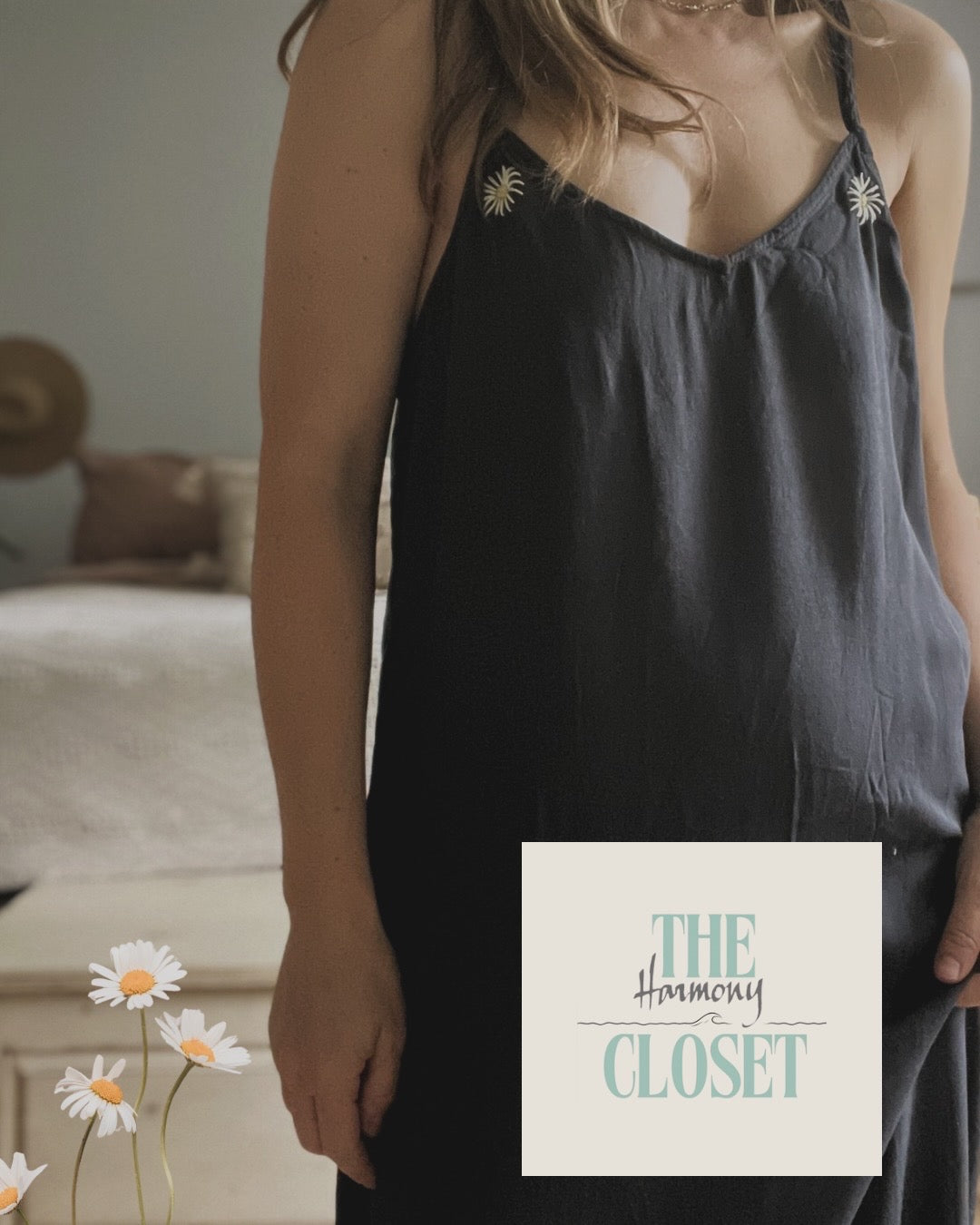NWT Aerie dress with hand embroidered daisies SIZE small
